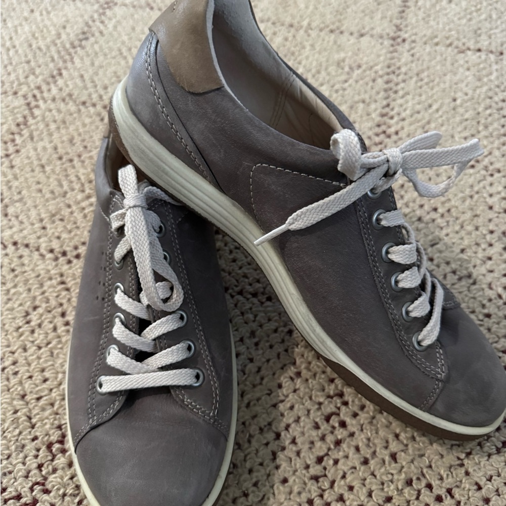 Ecco leather lace up shoes excellent condition size 9M